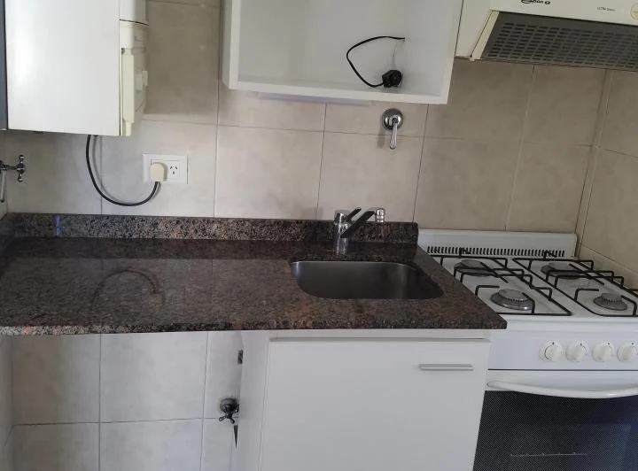 Excelente departamento con balcón terraza y parrilla. Apto profesional. 3