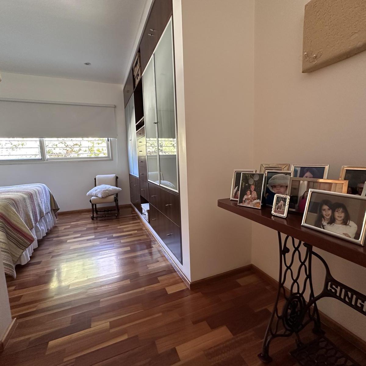 Casa Tipo Triplex, 3 Dorm., Dependencia, Jardin, Olivos 1