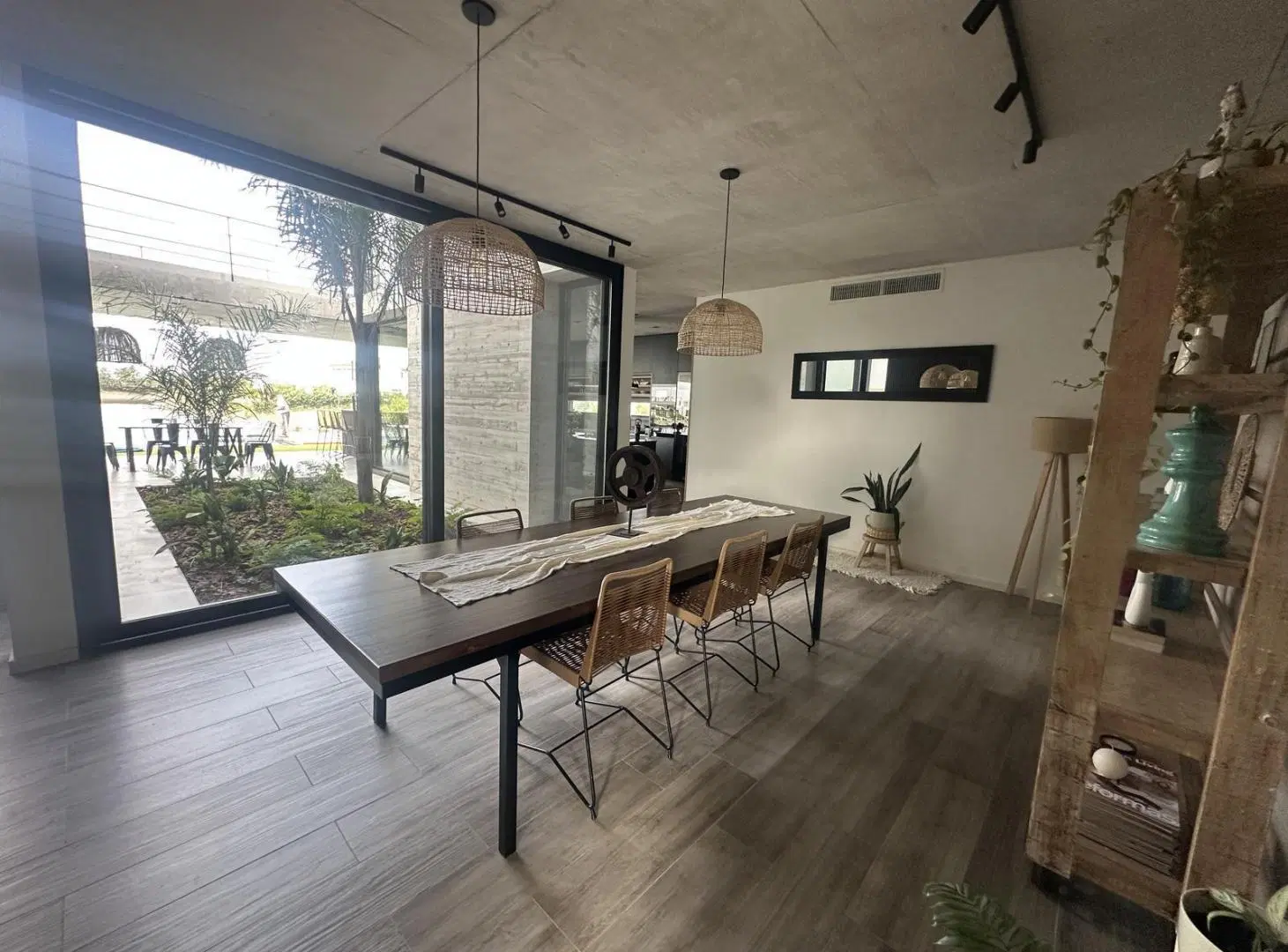 Casa a la venta, 7 ambientes,  frente al lago Virazón 4