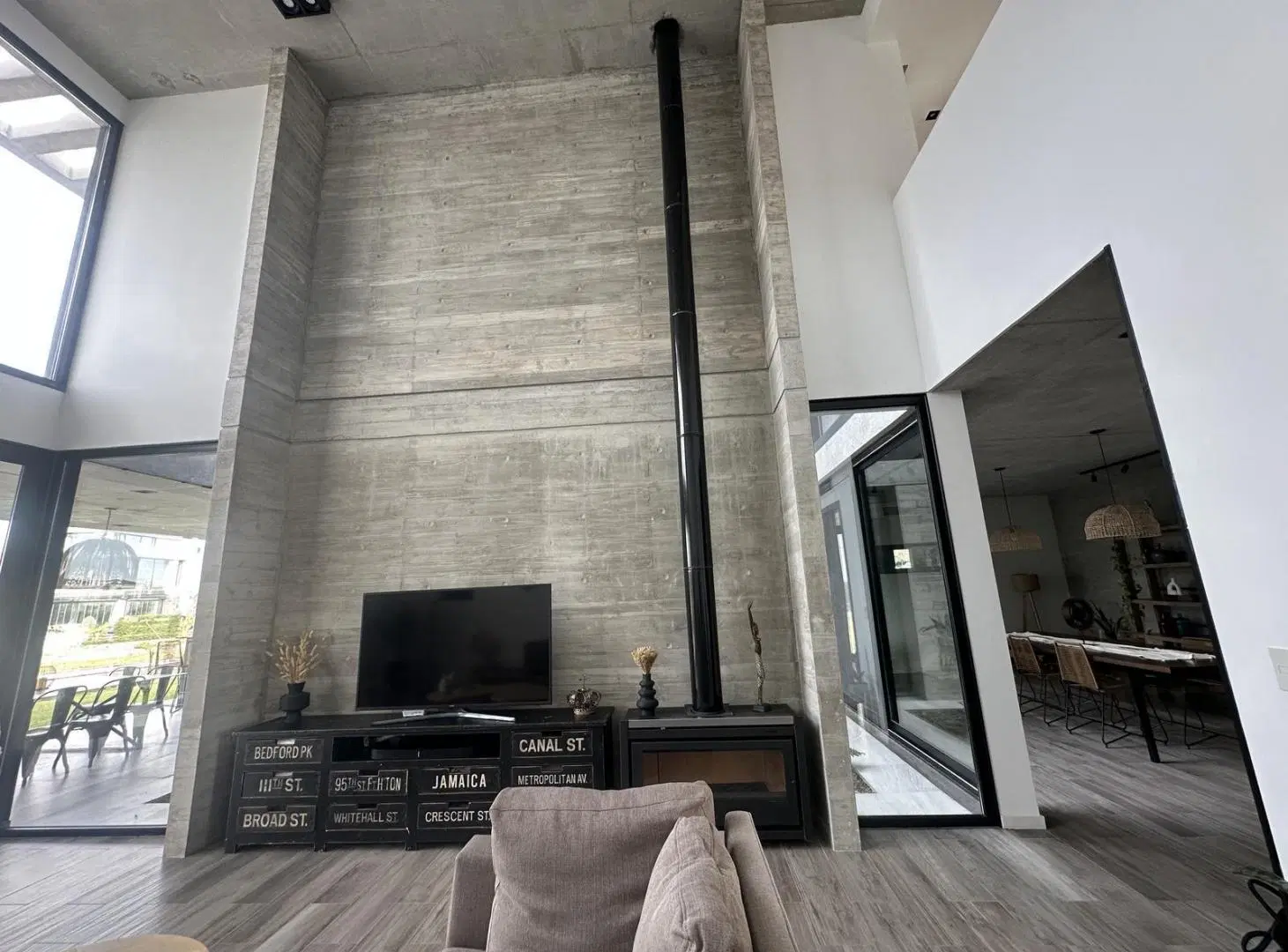 Casa a la venta, 7 ambientes,  frente al lago Virazón 3