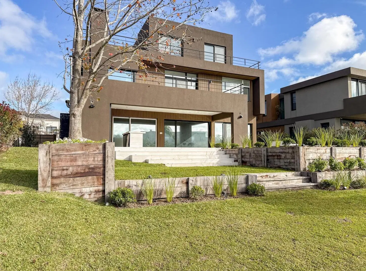 Casa a la venta con amarra propia y vista al río en el Yacht 5
