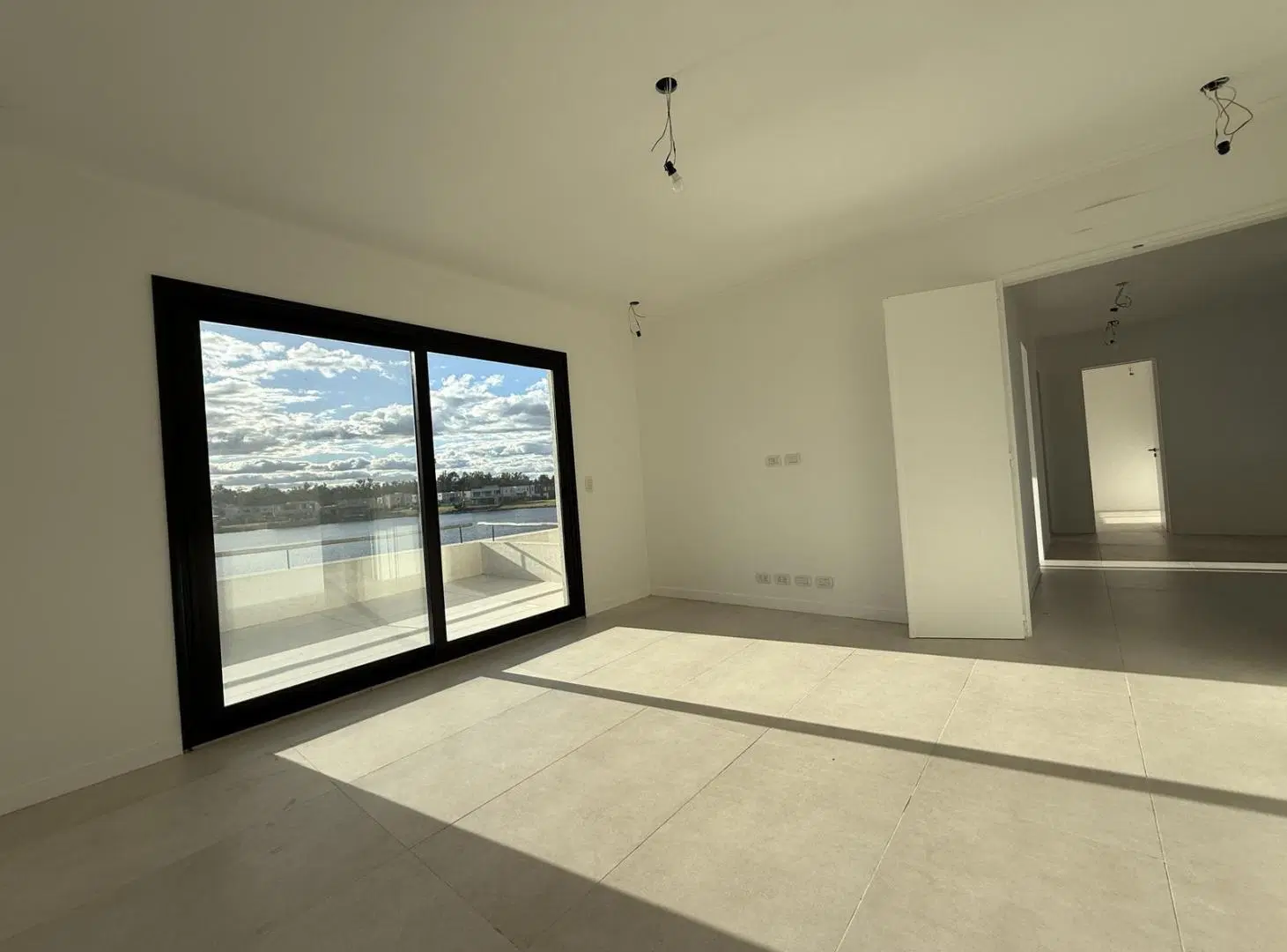 Casa a la venta al lago, 5 ambientes, a Estrenar 2