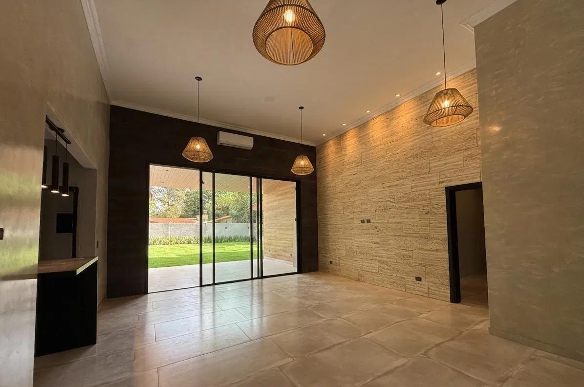 Casa a la venta, 4 Ambientes,  jardín y pileta, Maschwitz 3