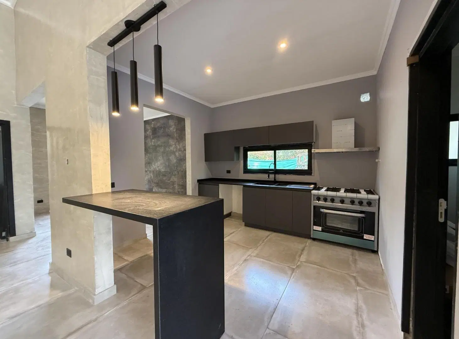 Casa a la venta, 4 Ambientes,  jardín y pileta, Maschwitz 2