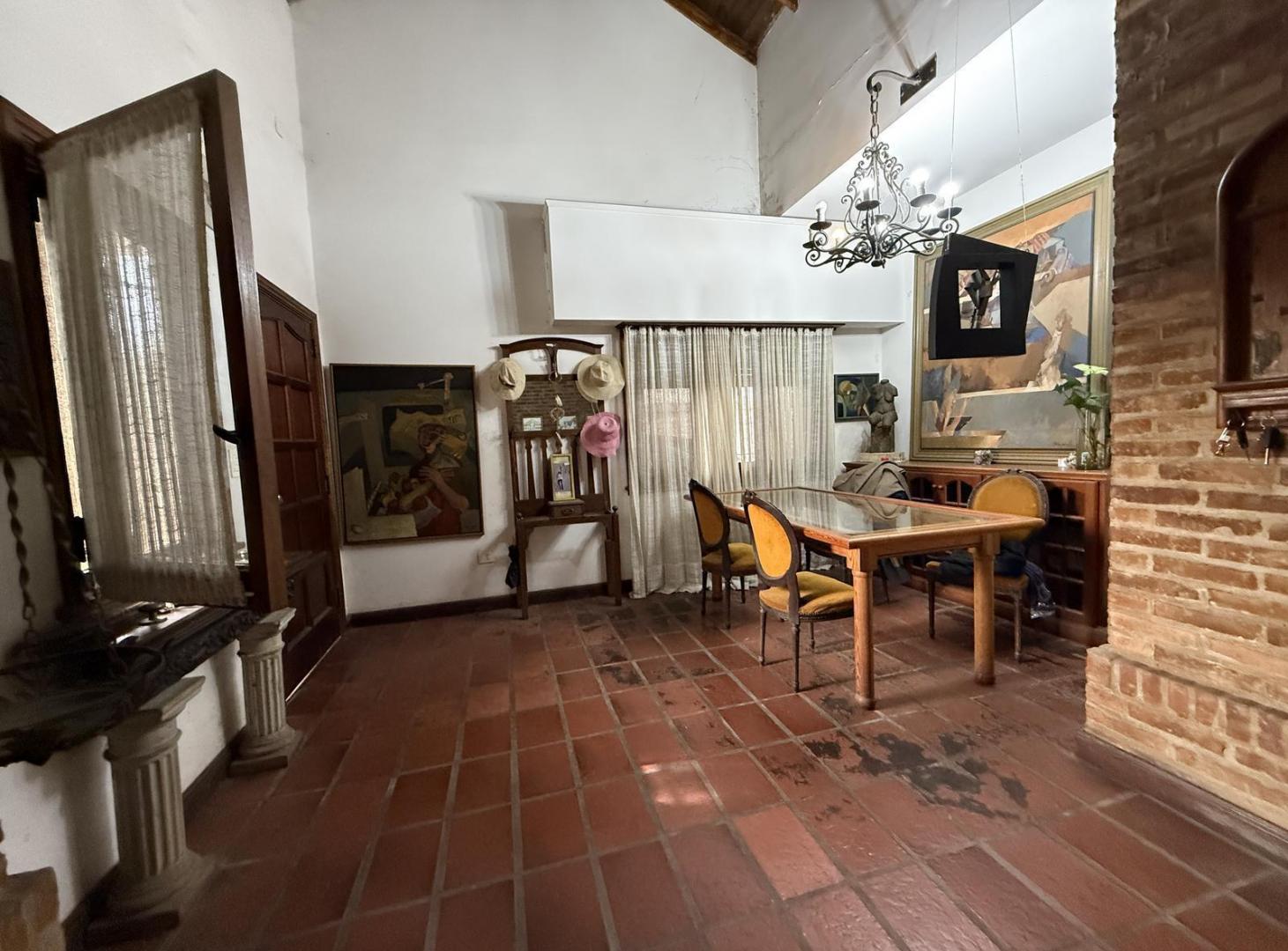 Foto de Casa a reciclar: Jardín, quincho y doble cochera en Olivos, imagen 3