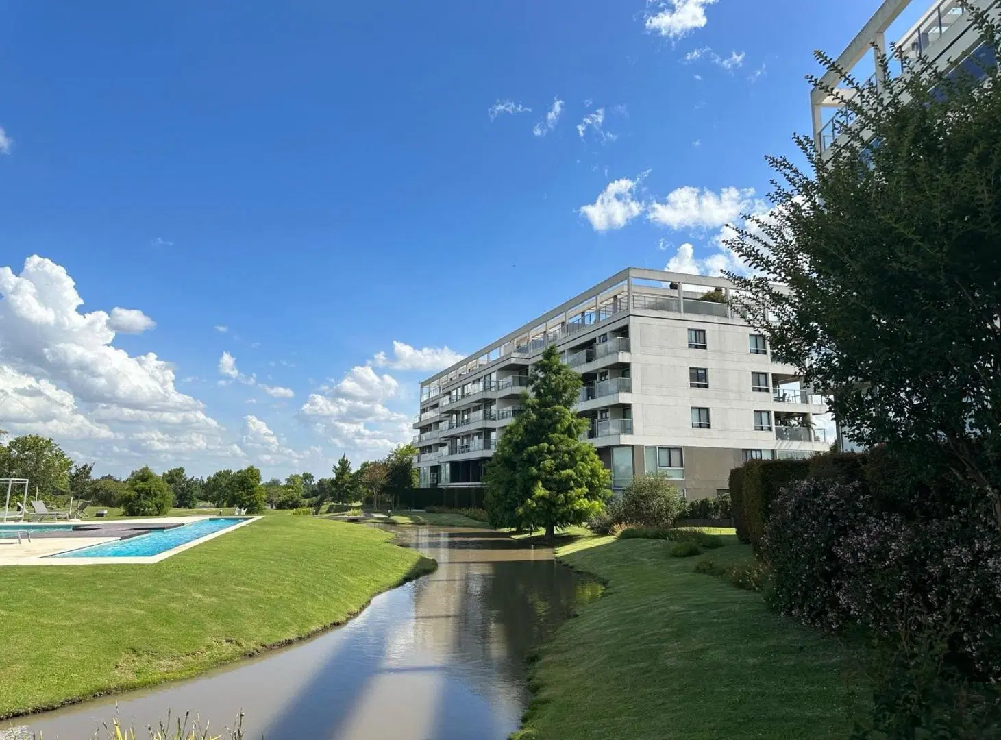 Venta departamento monoambiente en Hilton - Pilar 5