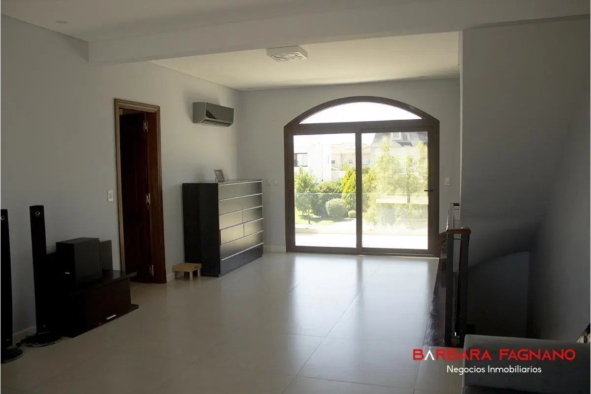 Venta casa en Pilar, La Lomada 9 ambientes 8