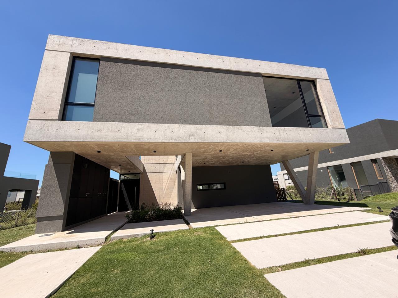 Casa en venta en la Calesa, Pilará