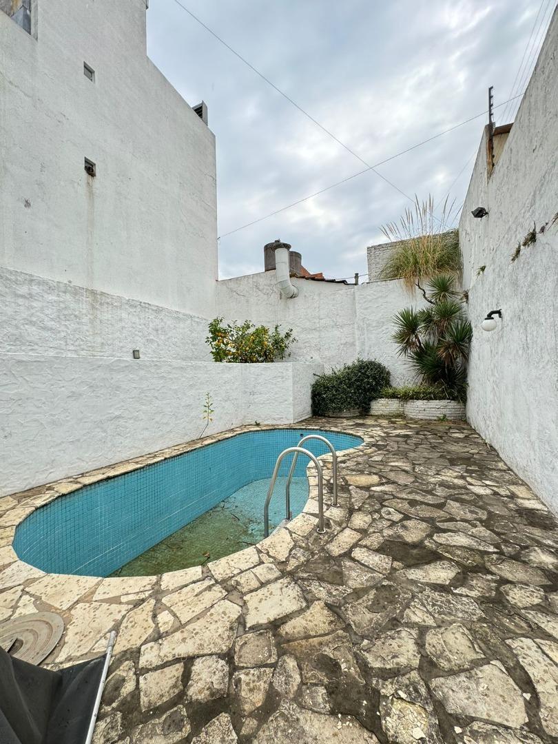Espectacular Casa con Piscina, Parrilla y 2 Cocheras 3