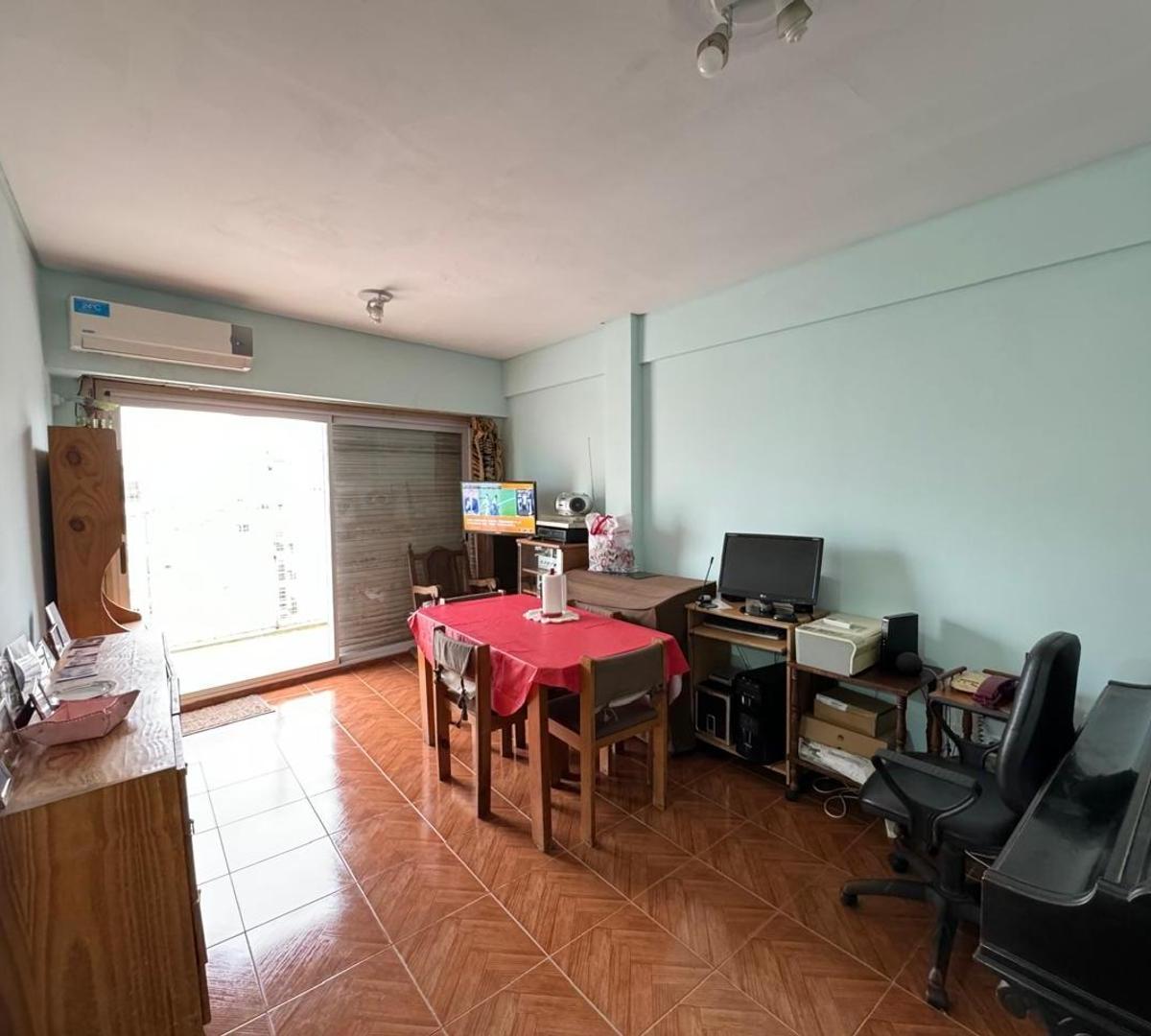Foto de Amplio 4 Ambientes con Balcón Corrido, imagen 3