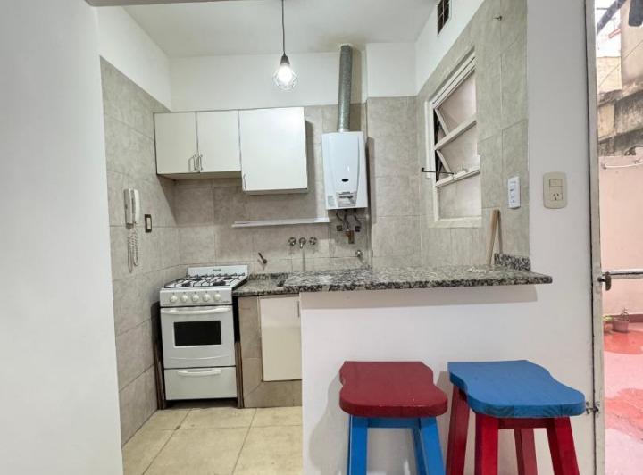 2 Ambientes con Patio con cercania a Hospital italiano 4