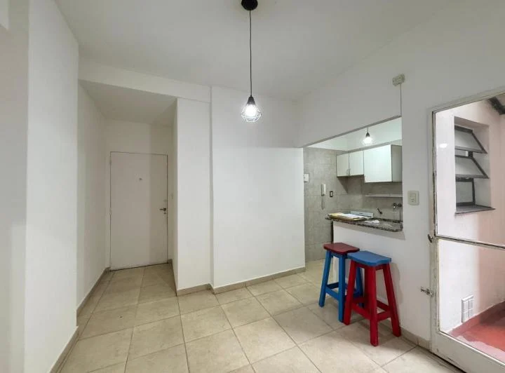 2 Ambientes con Patio con cercania a Hospital italiano 5