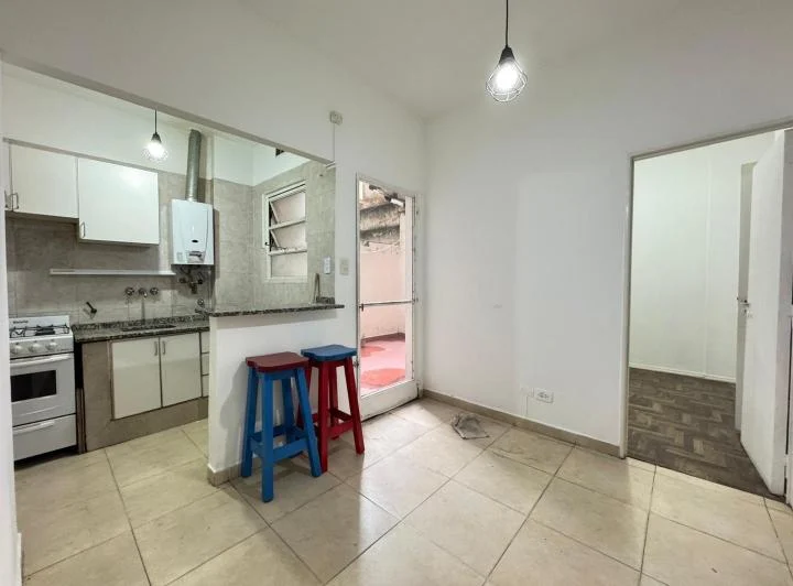 2 Ambientes con Patio con cercania a Hospital italiano 3