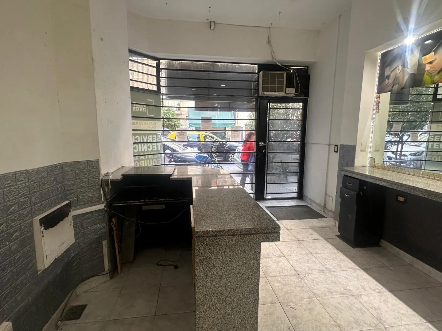 Excelente Local en la zona de villa crespo 4