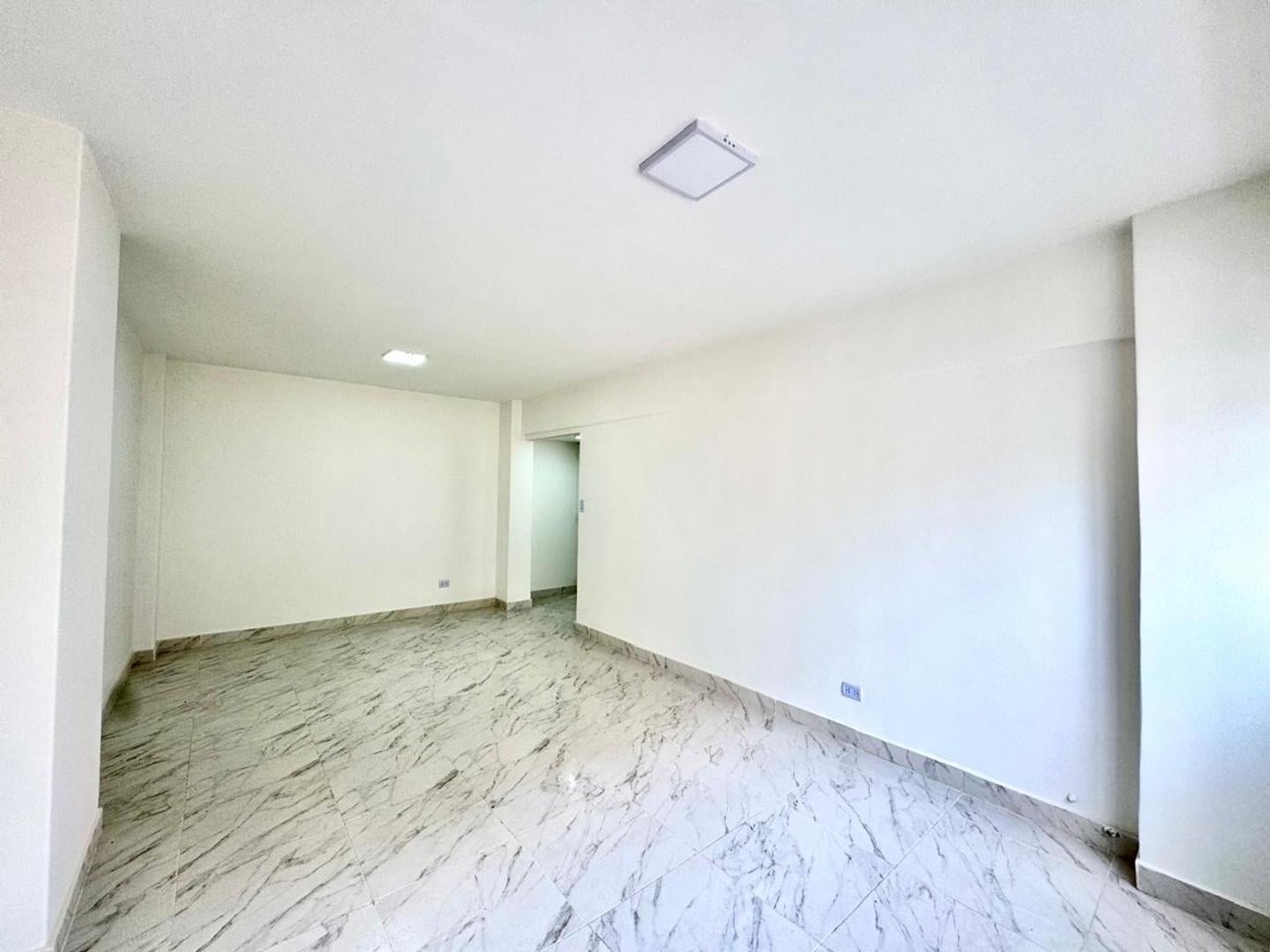 Foto de Amplio 4 ambientes con dependencia - Apto Prof. - Reciclado, imagen 2