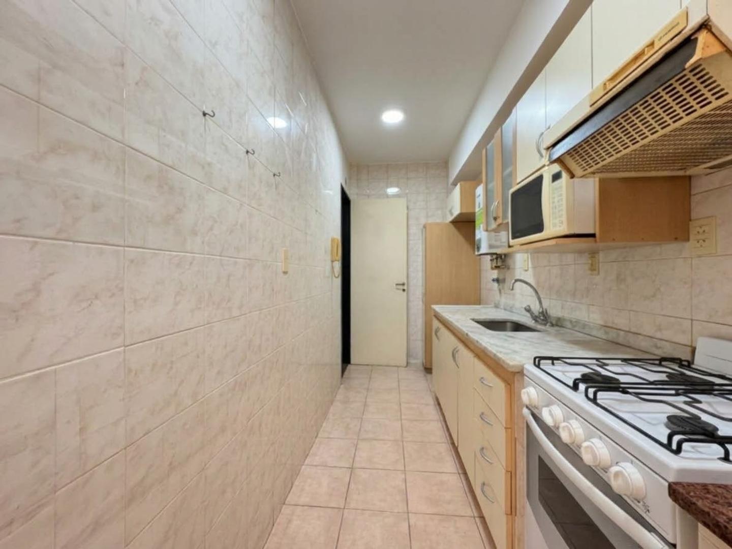 Foto de Amplio 2 ambientes con Patio, imagen 2