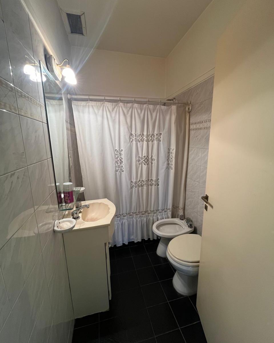 Casa en Venta ️ Ubicada en Calle Nicaragua 1300 1
