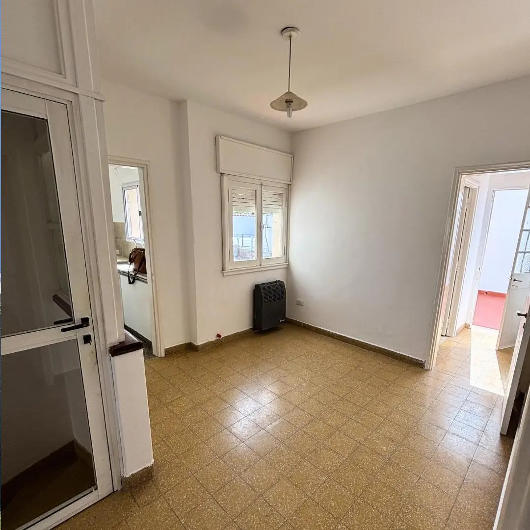 CASA DE ALTOS en ALQUILER ️En calle PANAMA 1177 3