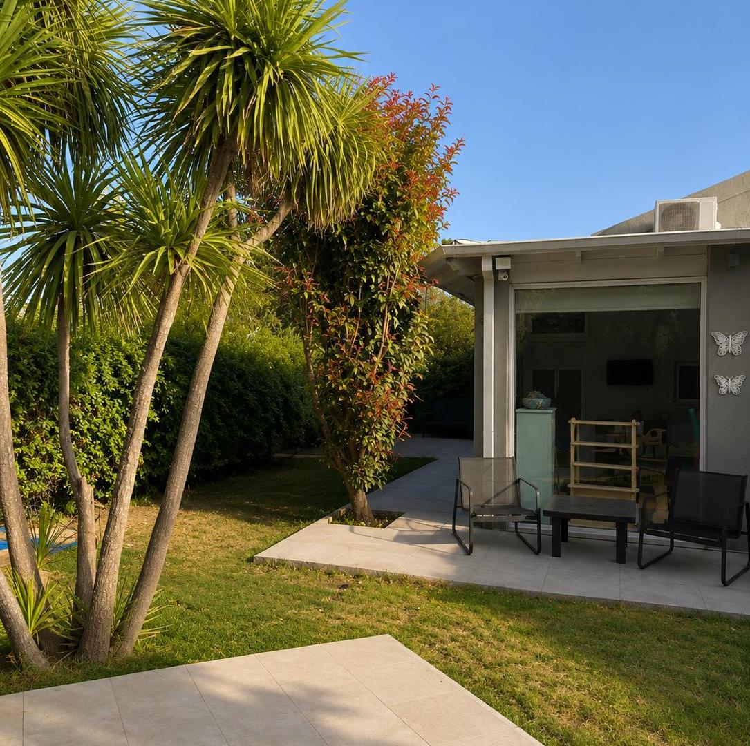 Hermosa casa en venta! En calle ROSALES 4174