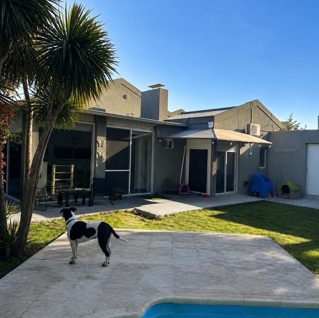 Hermosa casa en venta! En calle ROSALES 4174