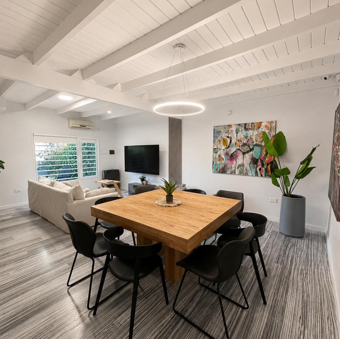 Hermosa casa en venta! En calle ROSALES 4174