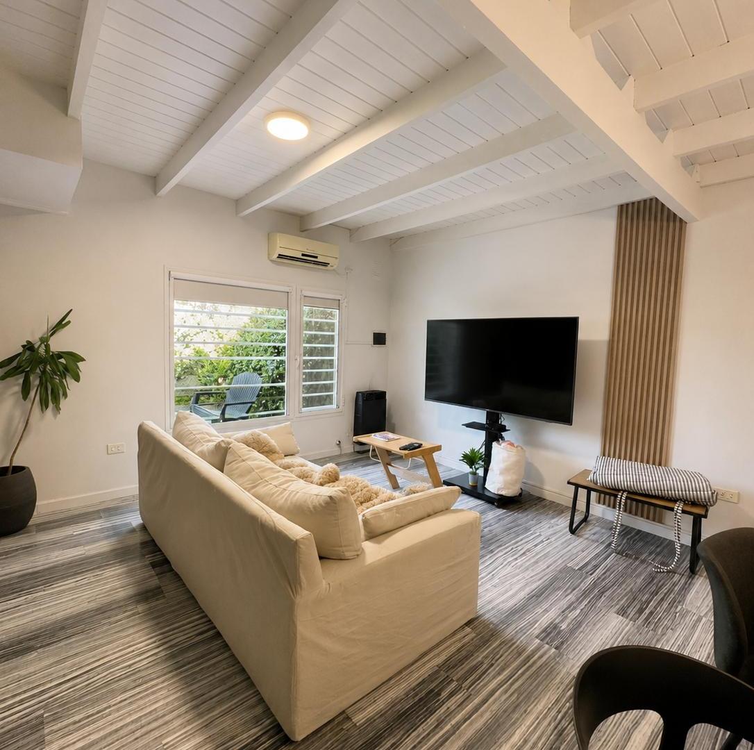 Hermosa casa en venta! En calle ROSALES 4174