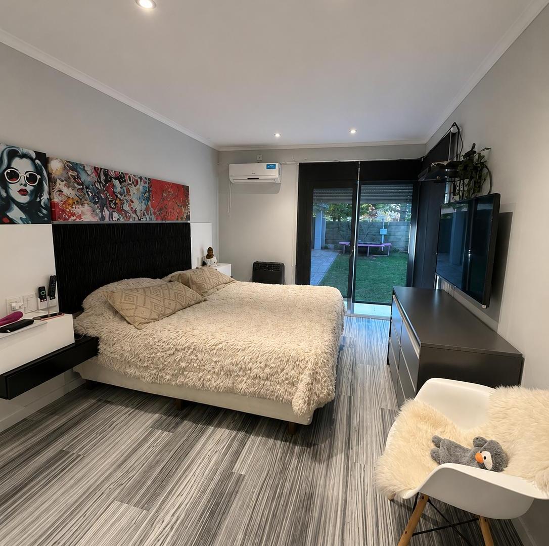 Hermosa casa en venta! En calle ROSALES 4174