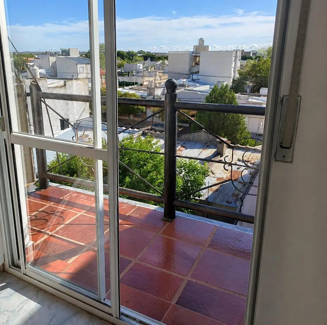 Departamento en alquiler — ubicado en calle MITRE 1552 4