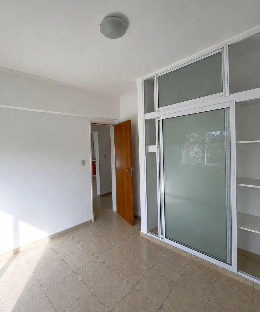 Departamento en alquiler — ubicado en calle DARREGUEIRA 227 5