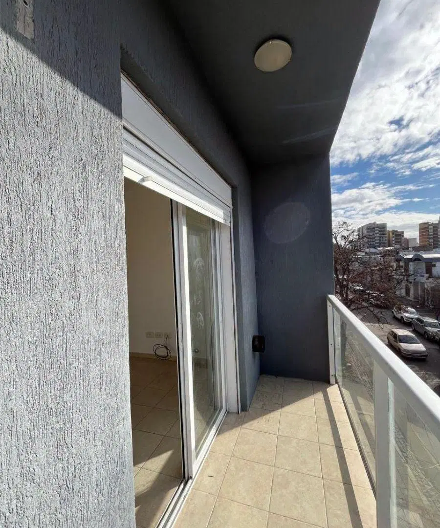 Departamento en alquiler — ubicado en calle DARREGUEIRA 227 4
