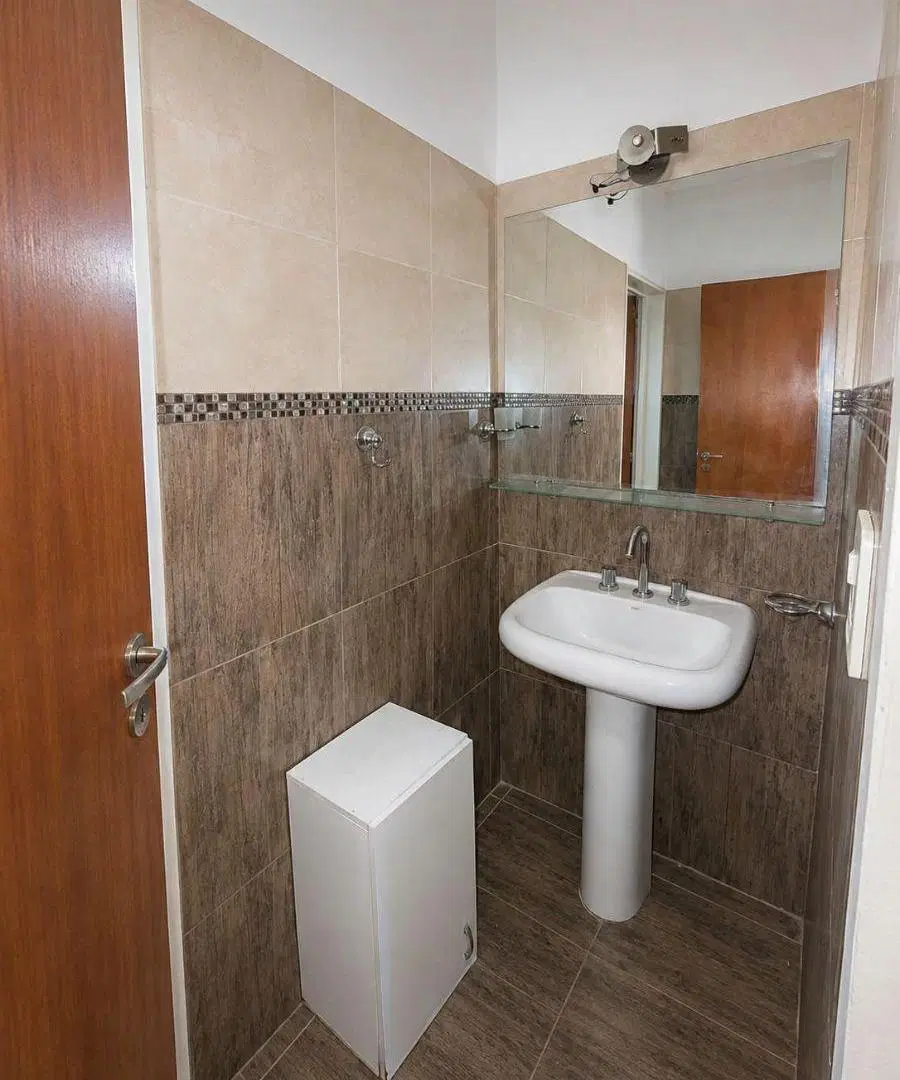 Departamento en alquiler — ubicado en calle DARREGUEIRA 227 8