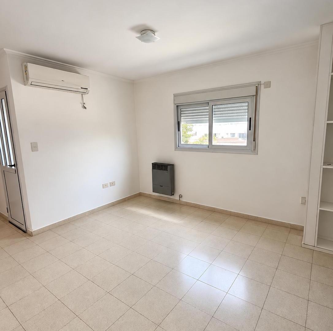 Foto de ¡DEPARTAMENTO EN ALQUILER! en calle ZELARRAYÁN 720, imagen 3