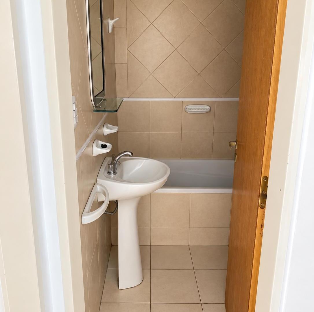 Foto de DEPARTAMENTO EN VENTA | en calle Inglaterra 25, imagen 2
