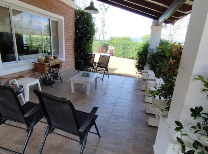HERMOSA CASA CON HERMOSO ESPACIO VERDE 3