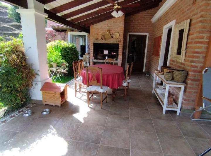 HERMOSA CASA CON HERMOSO ESPACIO VERDE 2