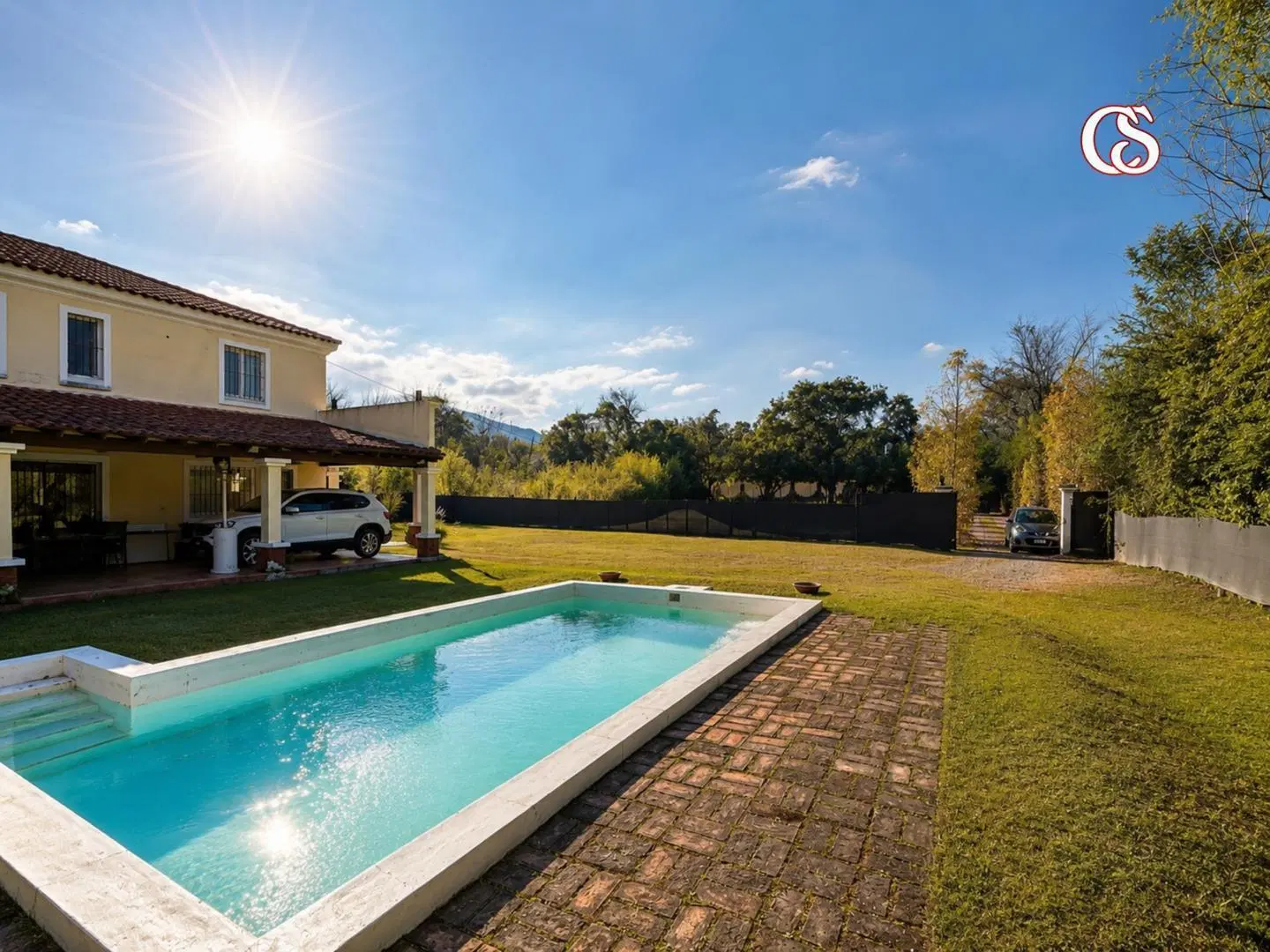 CASA DE CATEGORÍA EN VENTA - VILLA SAN LORENZO 5