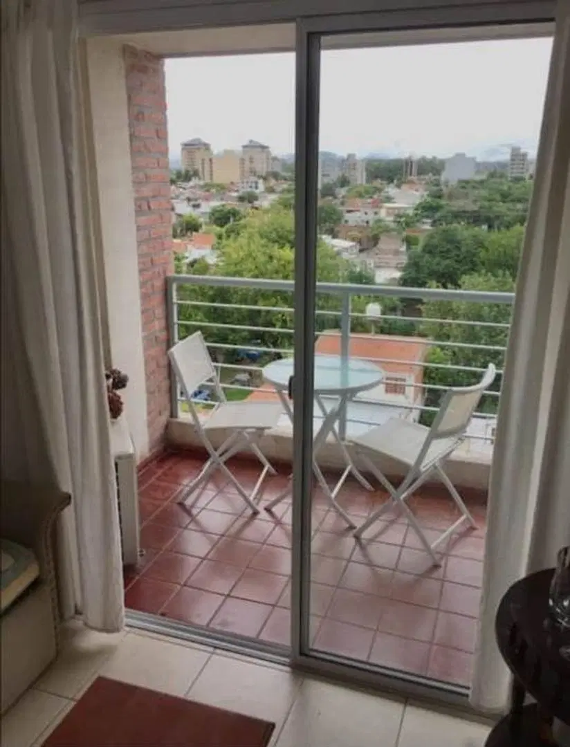 Amplio departamento con balcon 4