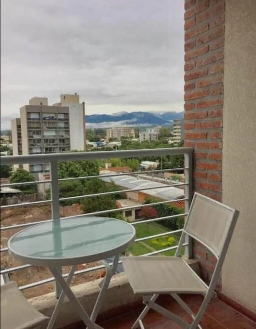 Amplio departamento con balcon 3