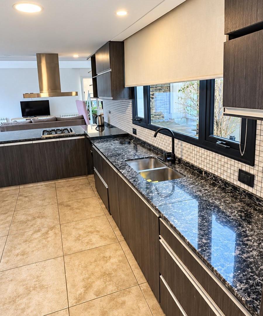 Casa 4 amb con jardin y piscina en el barrio privado Rumenco