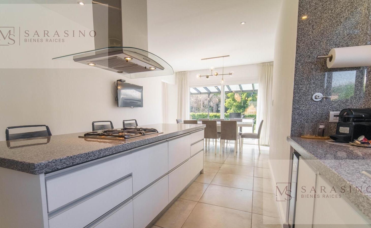 Foto de Casa 4 amb con piscina climatizada y jardín con vistas abiertas en, imagen 3
