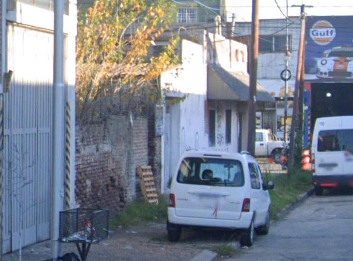 DUEÑOS: 46 metros lineales de vidrieras TODAS al frente.ESQUINA Comercial= FOT 3 4