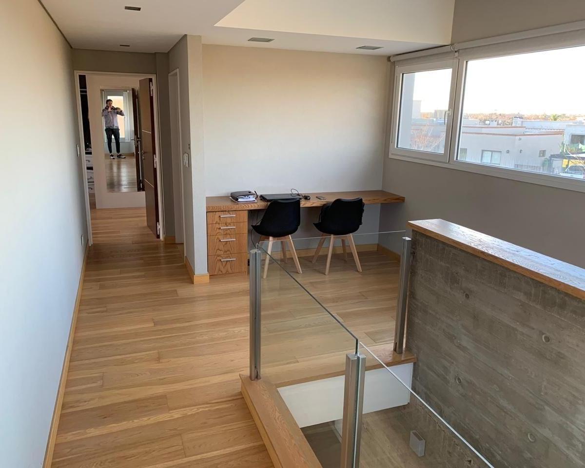 Casa a La Laguna con Piscina en Venta en El Cantón, Escobar 1