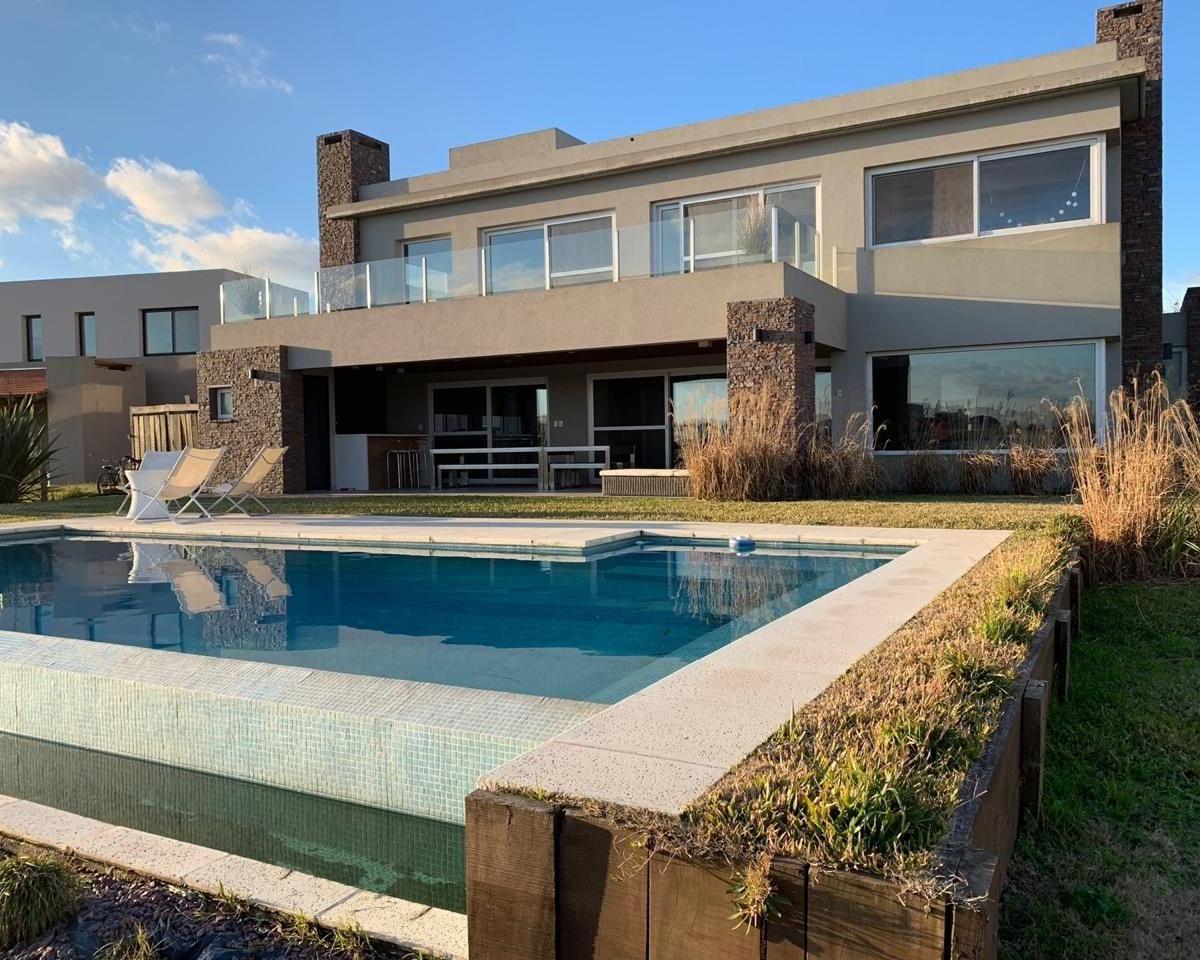 Casa a La Laguna con Piscina en Venta en El Cantón, Escobar 3