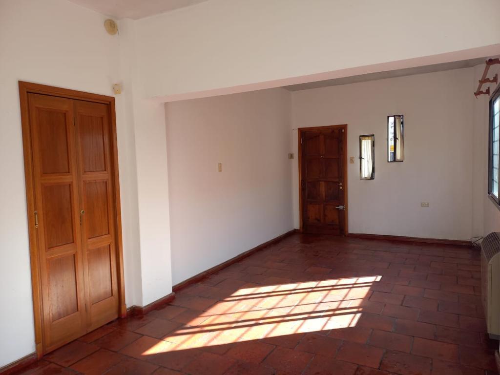 Excelente Casa en Venta en El Centro de Marcos Paz 1