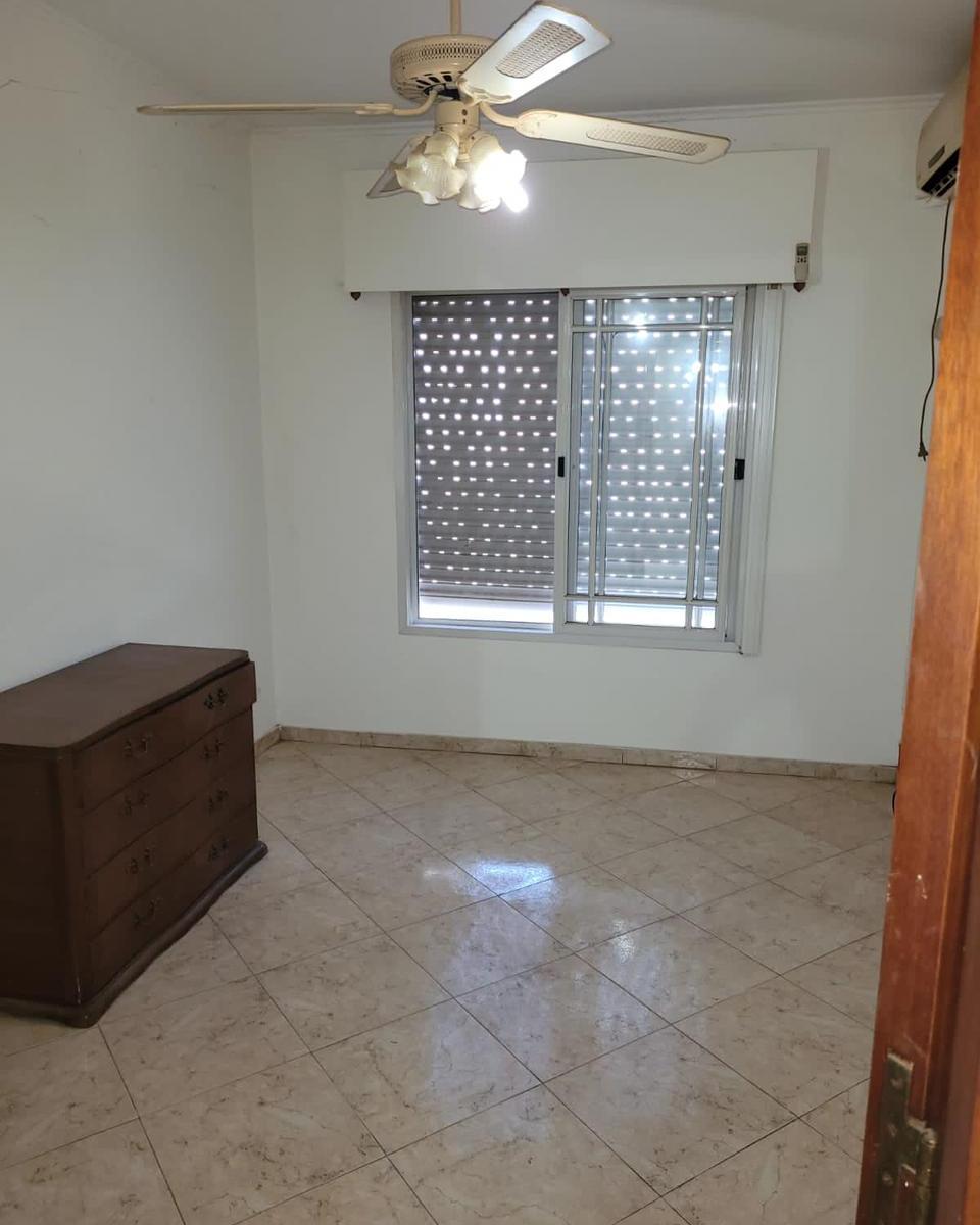 Excelente Local con Departamento en Venta en El Centro de Marcos Paz 4