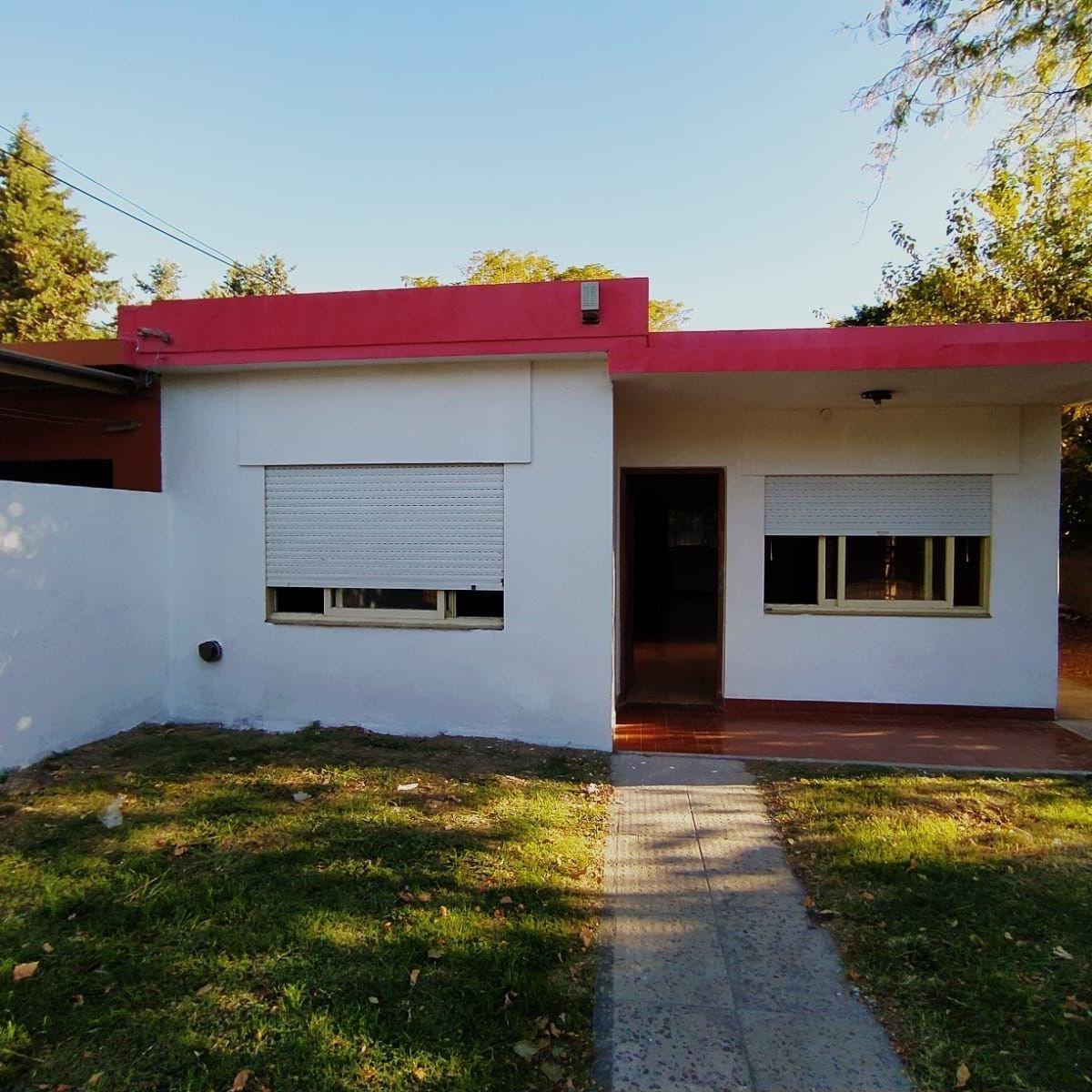 Hermosa Casa en Venta con Gran Parque en Marcos Paz 4