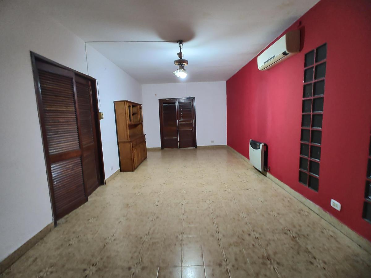 Hermosa Casa en Venta con Gran Parque en Marcos Paz 5