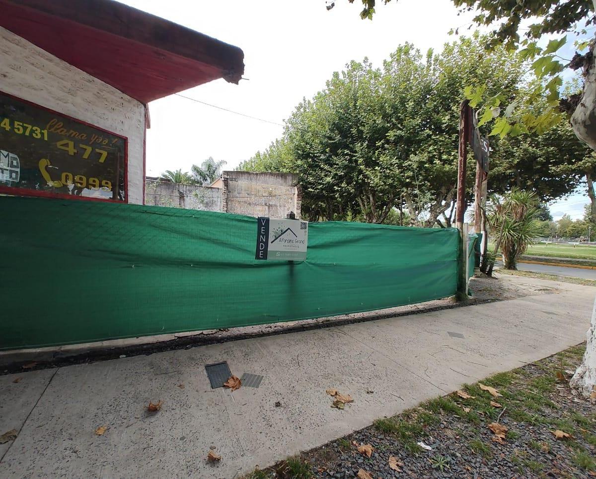 Excelente Terreno en Venta Frente a La Plaza Principal en Marcos Paz 1