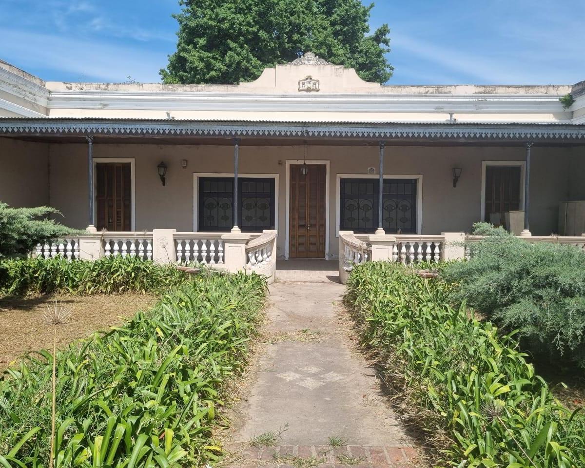 Casona Más Dos Departamentos en Venta en El Centro de Marcos Paz Ideal Inversor 1