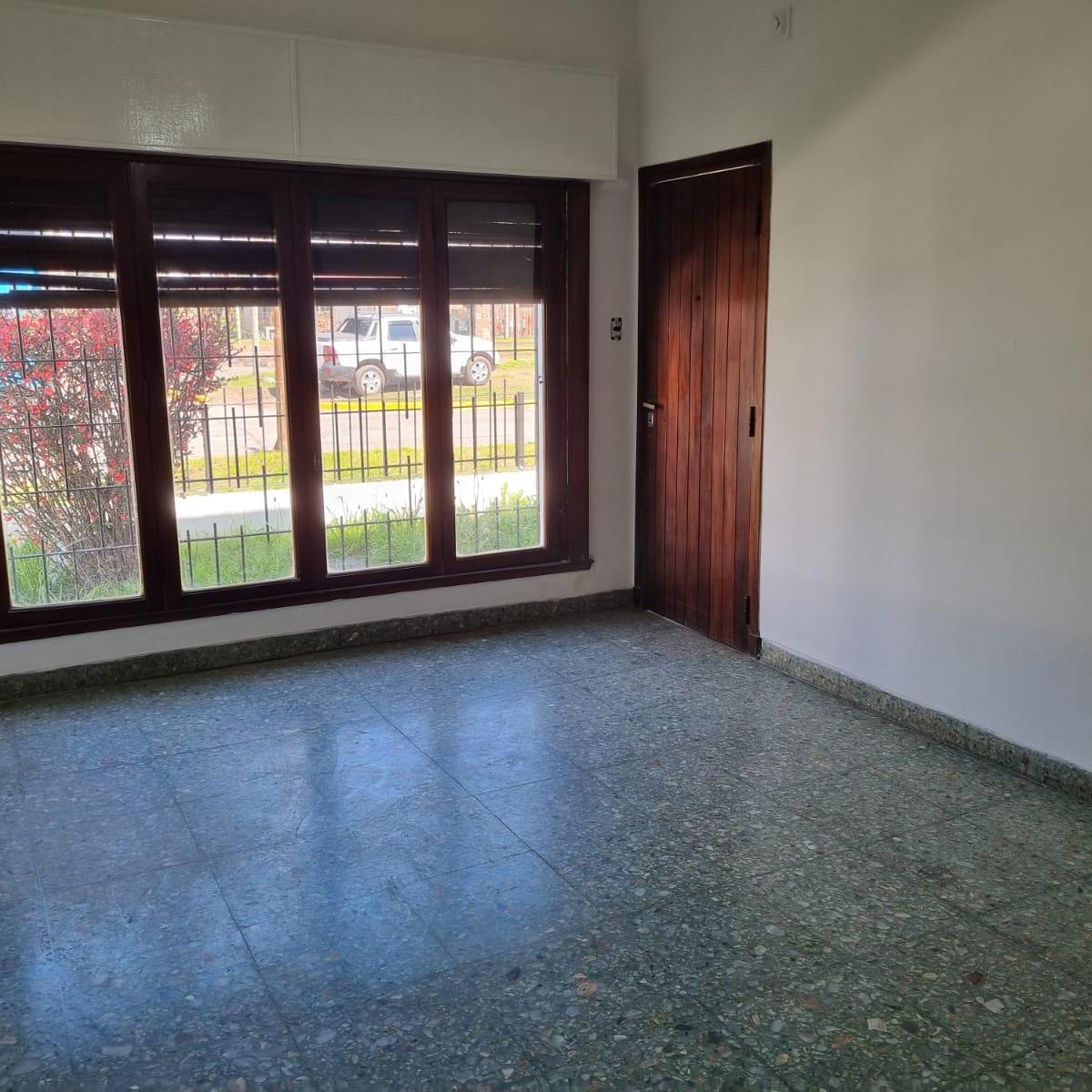 Hermosa Casa en Venta en Melgar y D´agnillo en El Centro de Marcos Paz 4